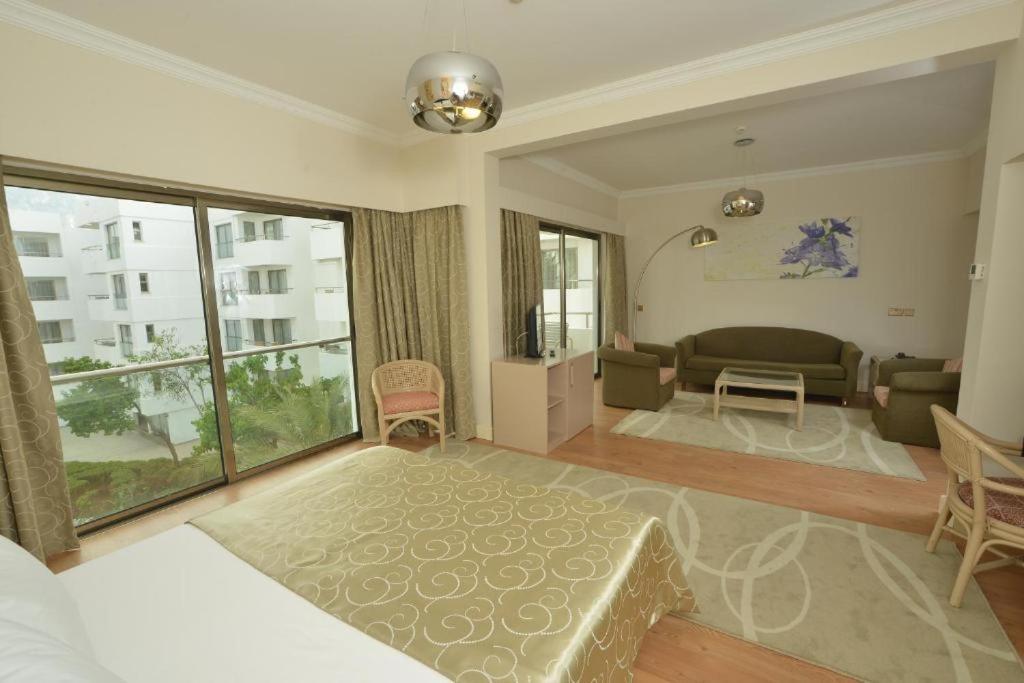 Jasmine Court Hotel Kyrenia  Zimmer foto