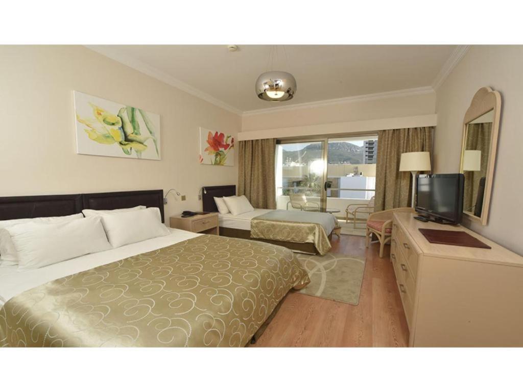 Jasmine Court Hotel Kyrenia  Zimmer foto