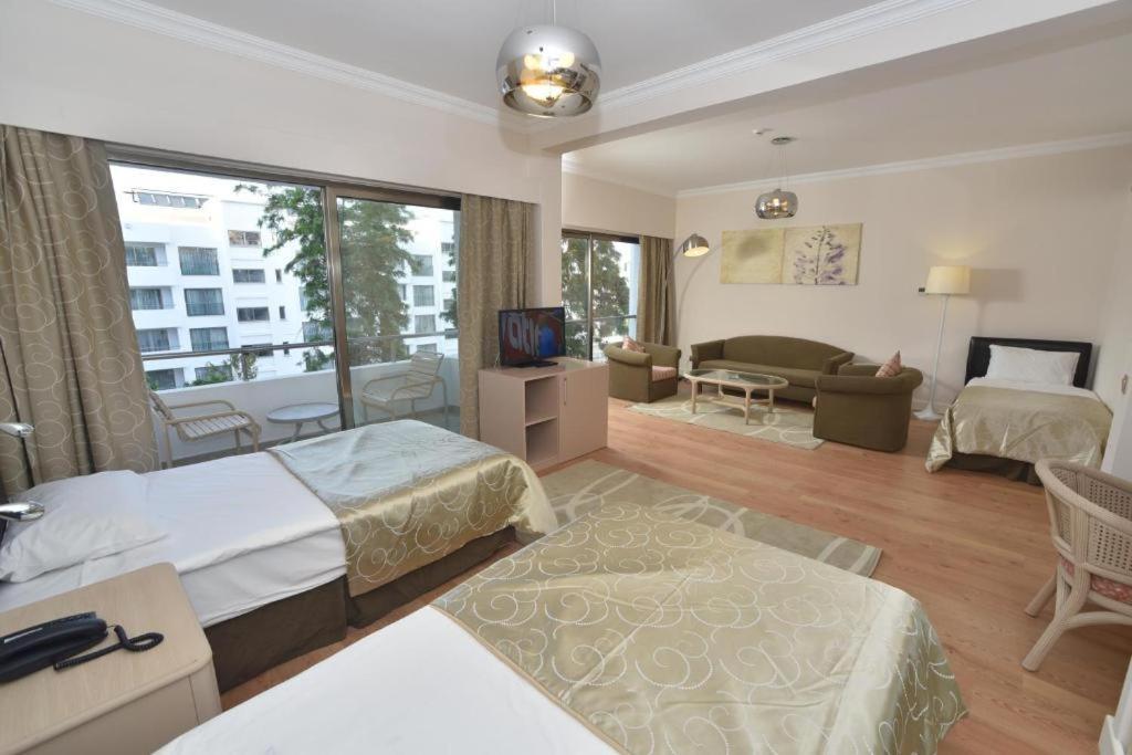 Jasmine Court Hotel Kyrenia  Zimmer foto